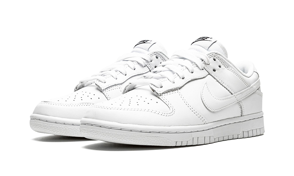 Nike Dunk Low WMNS "Triple White"
