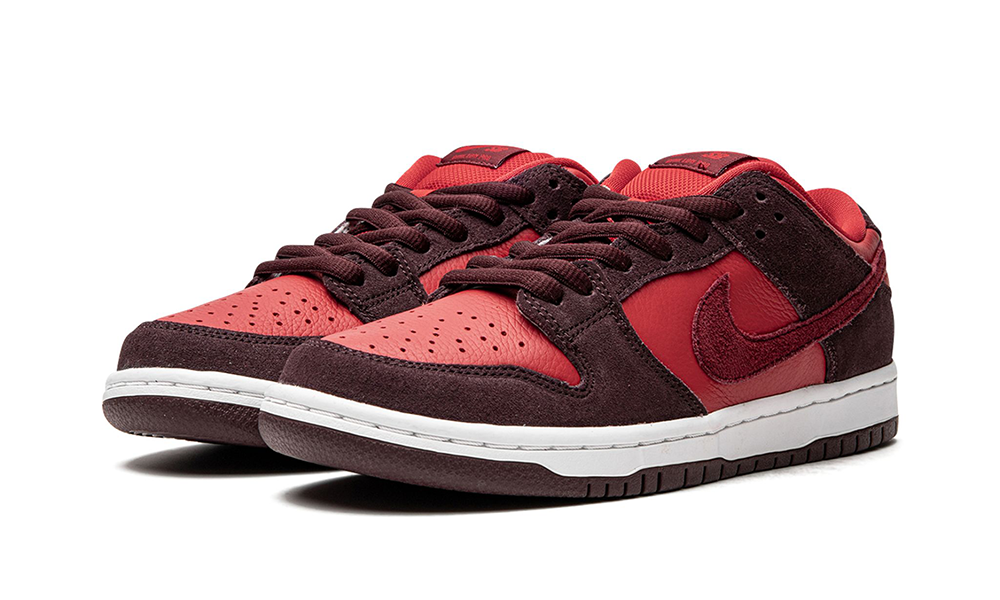 Nike SB Dunk Low "Cherry"