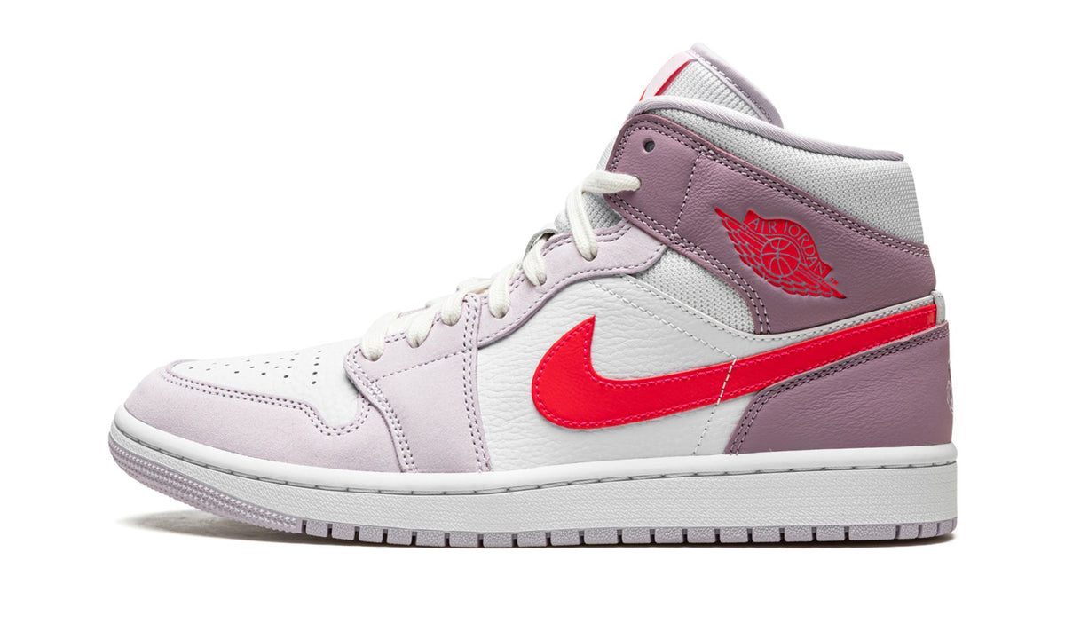 Air Jordan 1 Mid WMNS "Valentines Day 2022"